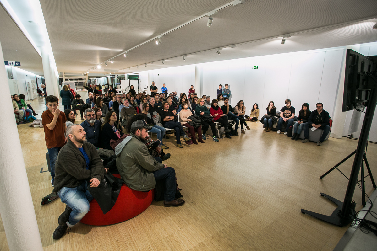 Èxit d'assistència de públic a la conversa entre Erri de Luca i David Fernàndez. Foto: Martí Albesa