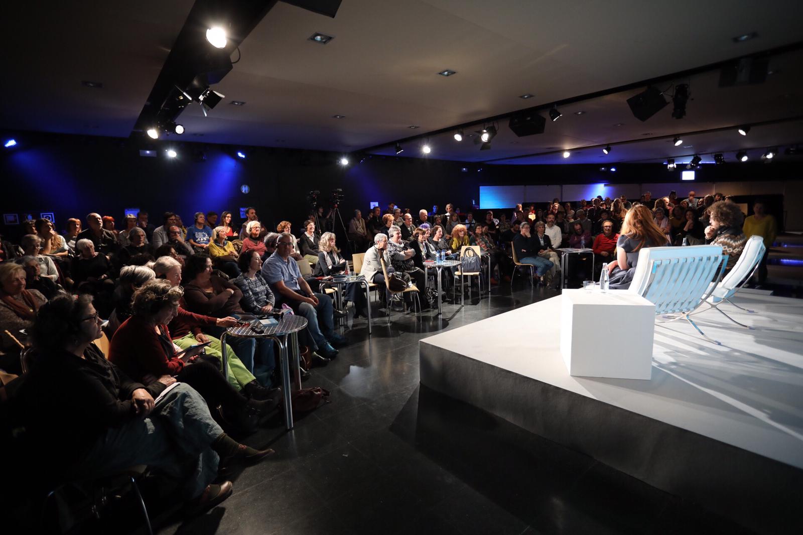 El Torín ple, a la conversa entre Mazen Maarouf i Míriam Cano. Foto: Martí Albesa