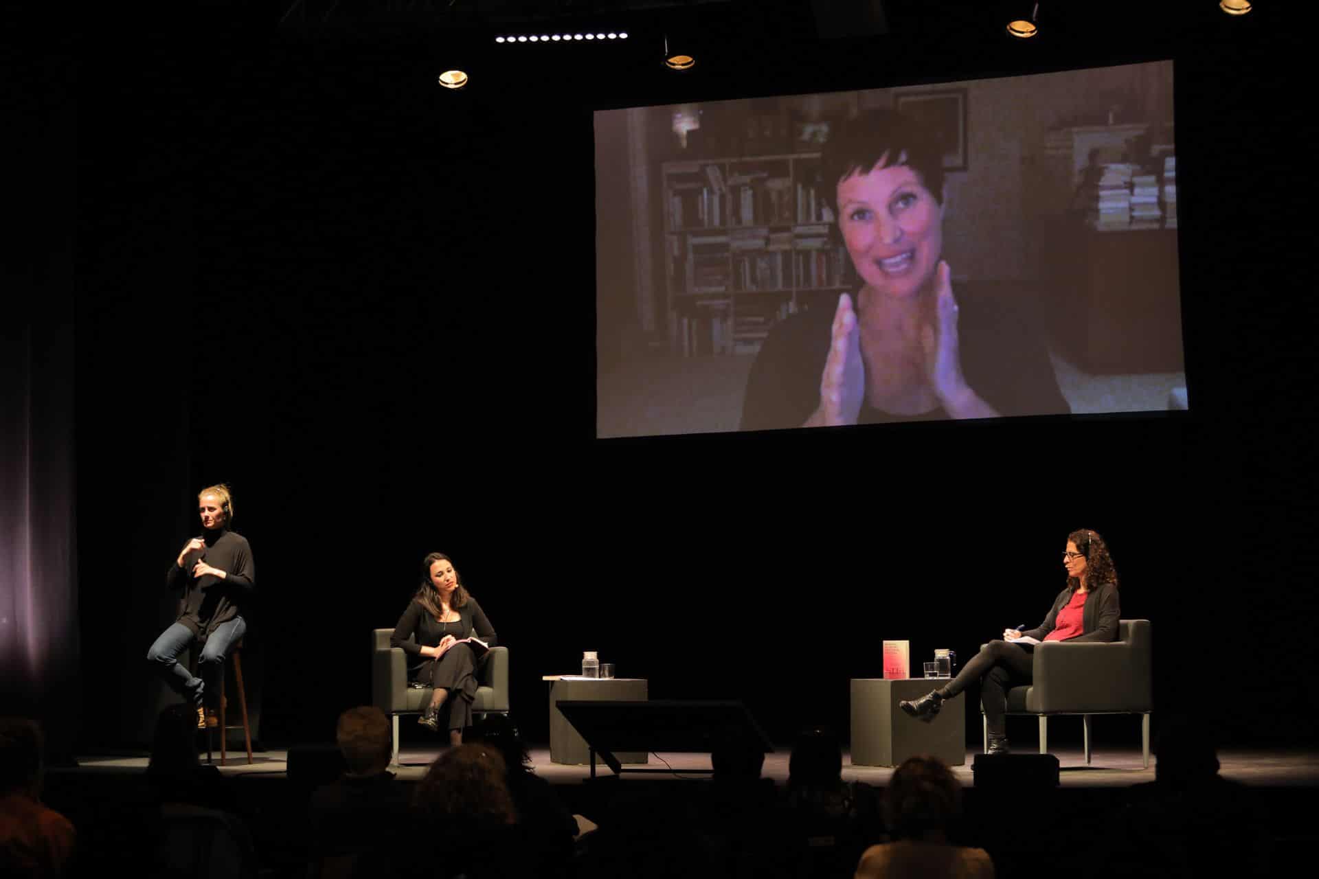 Conversa entre Heather Rose, Àngels Moreno i Maria Sampere al MOT 2021. Foto: Martí Albesa