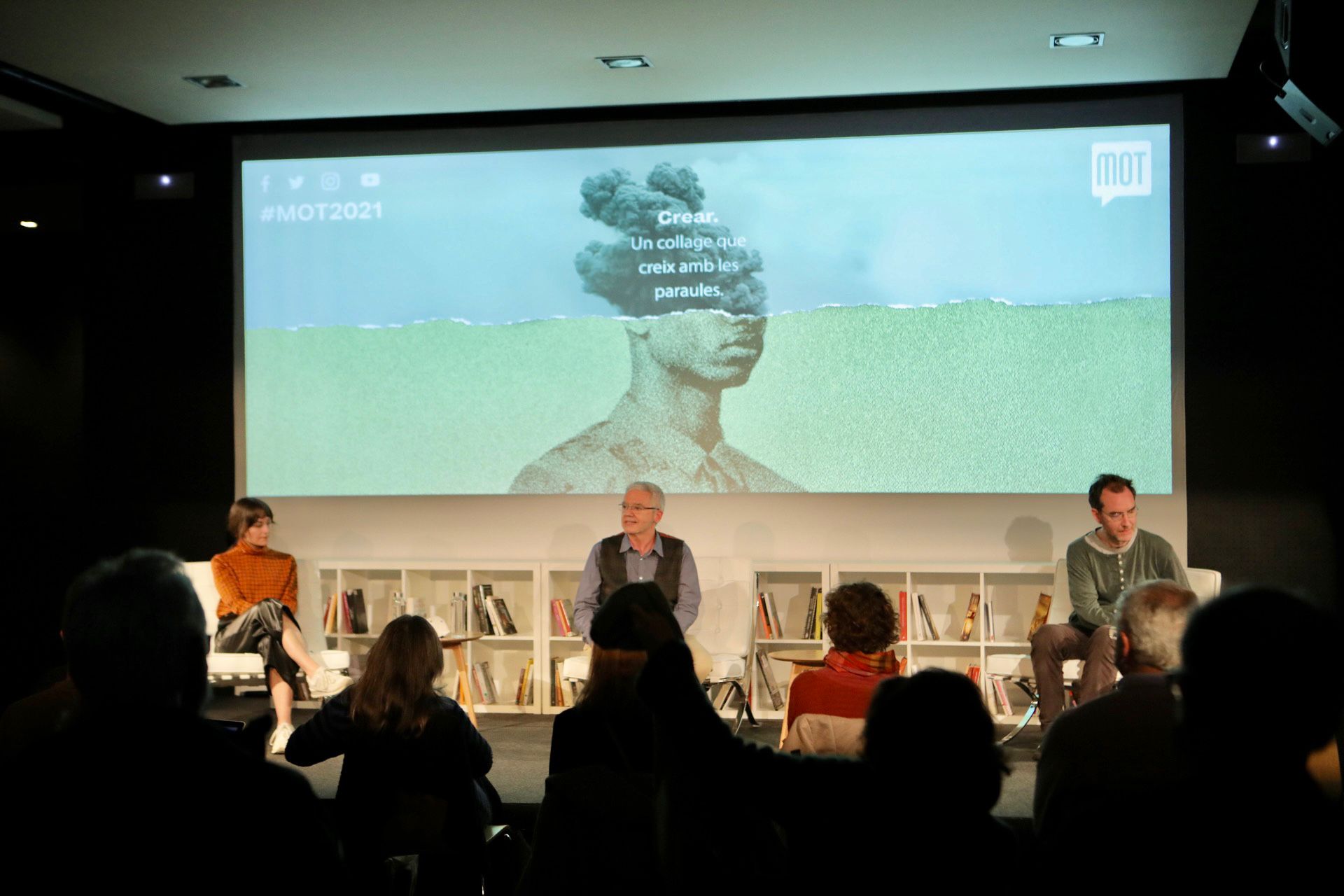 Conversa entre Màrius Serra, Mariano Peyrou i Lana Bastasic al MOT 2021. Foto: Martí Albesa